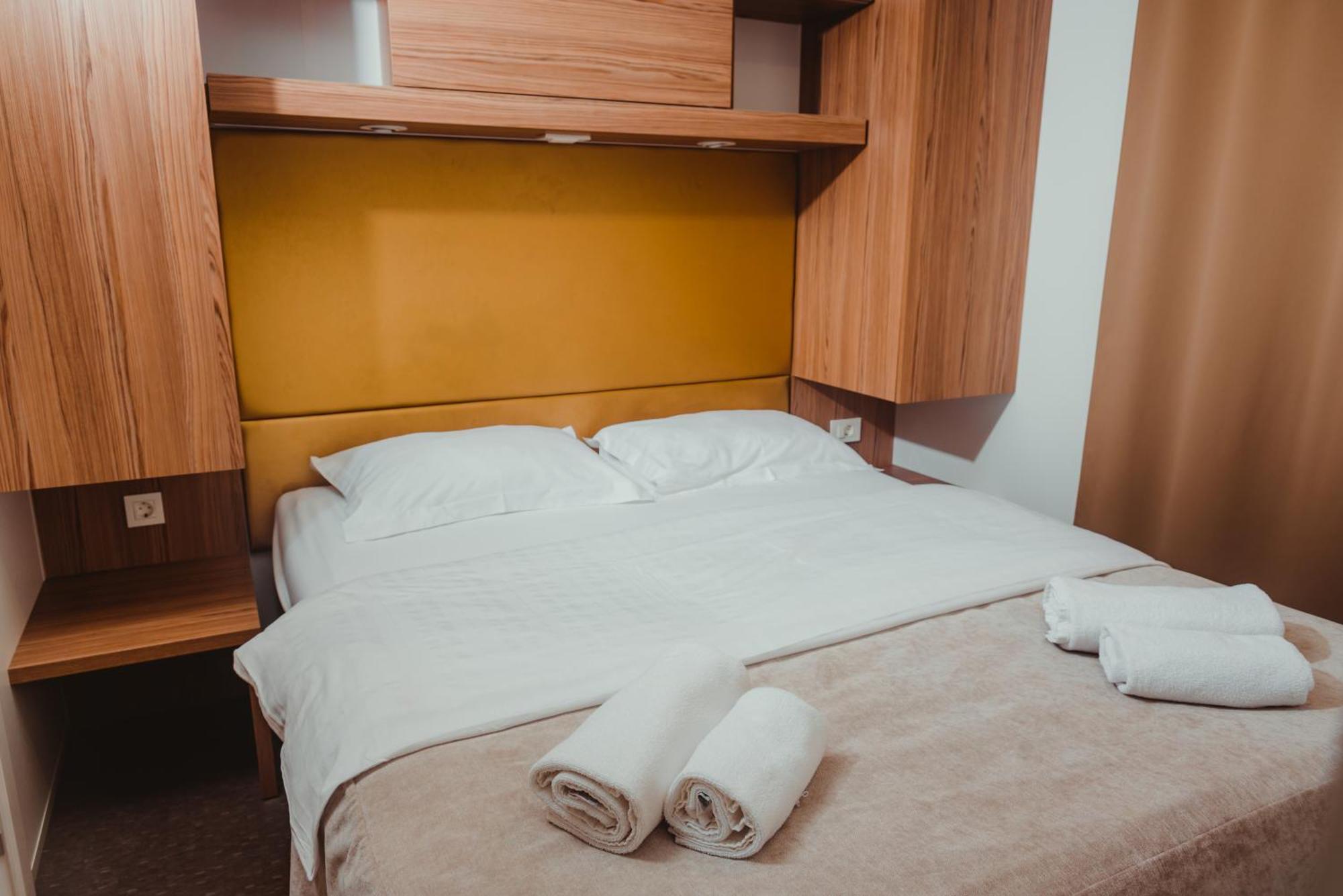 Poseidon Mobile Home Resort Makarska Ngoại thất bức ảnh